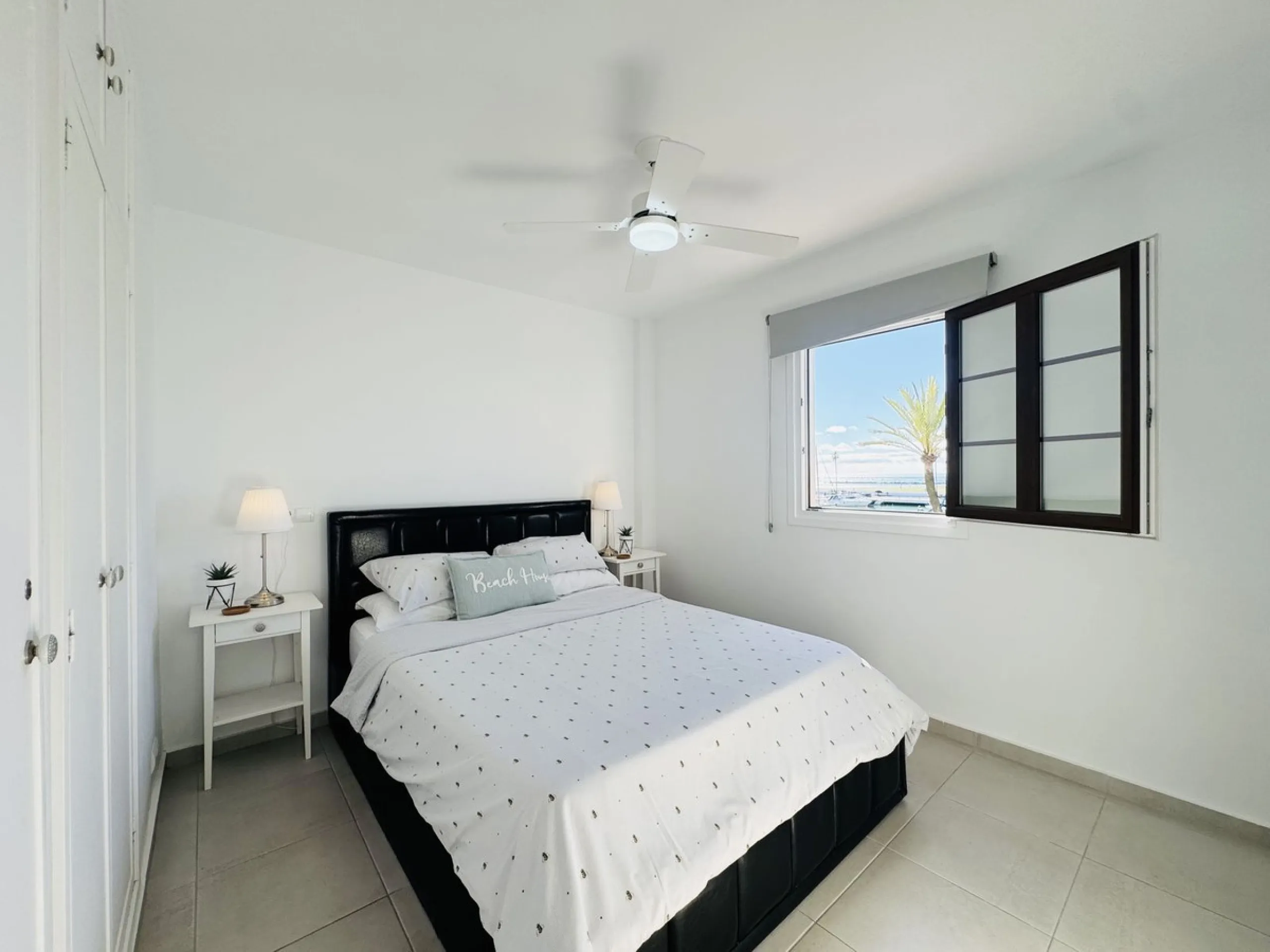 Frontline South-Facing Apartment – Duquesa Marina.