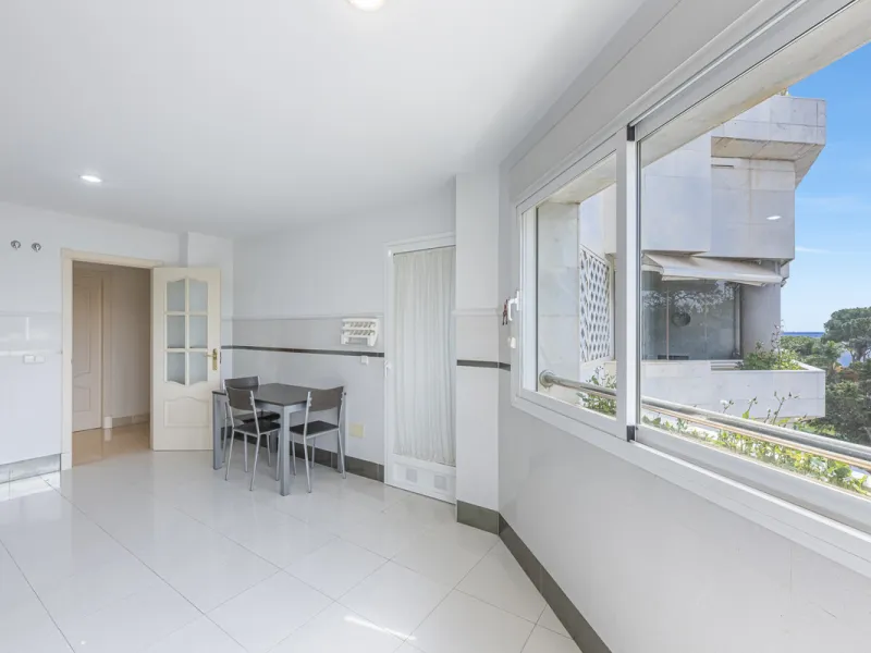 Apartment - Middle Floor Apartment в продаже в Marbella, Málaga. В доме 2 спален и 3 ванных комнат. Площадь дома 151 м²