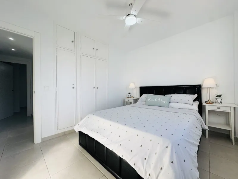 Frontline South-Facing Apartment – Duquesa Marina.