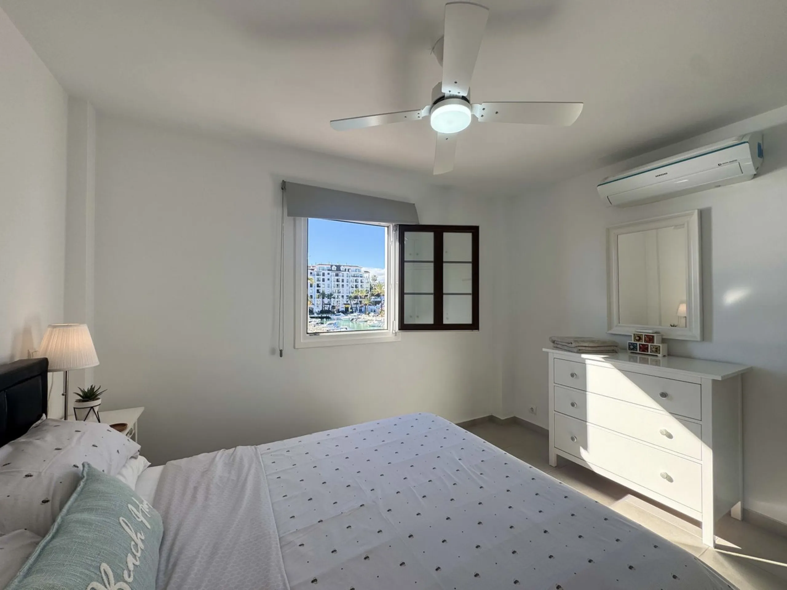Frontline South-Facing Apartment – Duquesa Marina.