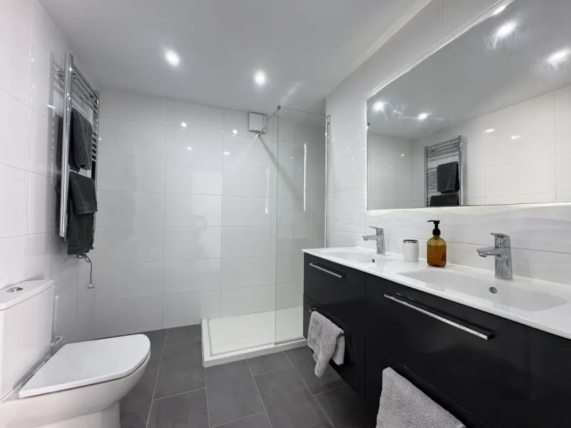 Frontline South-Facing Apartment – Duquesa Marina.