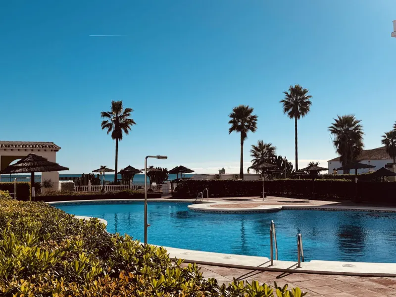 Frontline South-Facing Apartment – Duquesa Marina.
