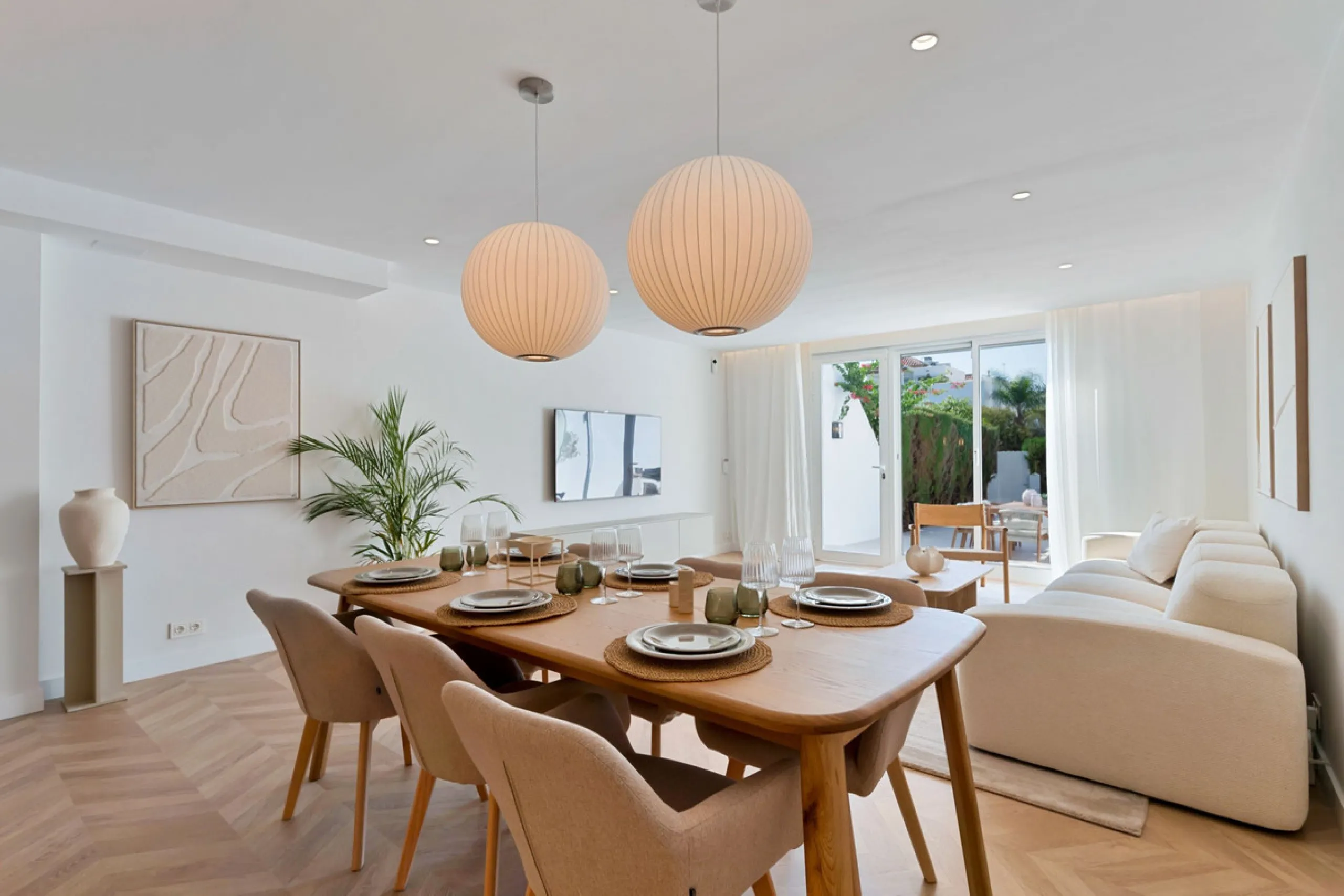 Nestled in the peaceful and prestigious Nagüeles area, right next to the foothills of La Concha and its surrounding national park, you'll find Casa Montana – a newly built home where no detail has been overlooked.