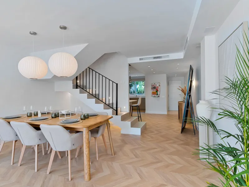Nestled in the peaceful and prestigious Nagüeles area, right next to the foothills of La Concha and its surrounding national park, you'll find Casa Montana – a newly built home where no detail has been overlooked.