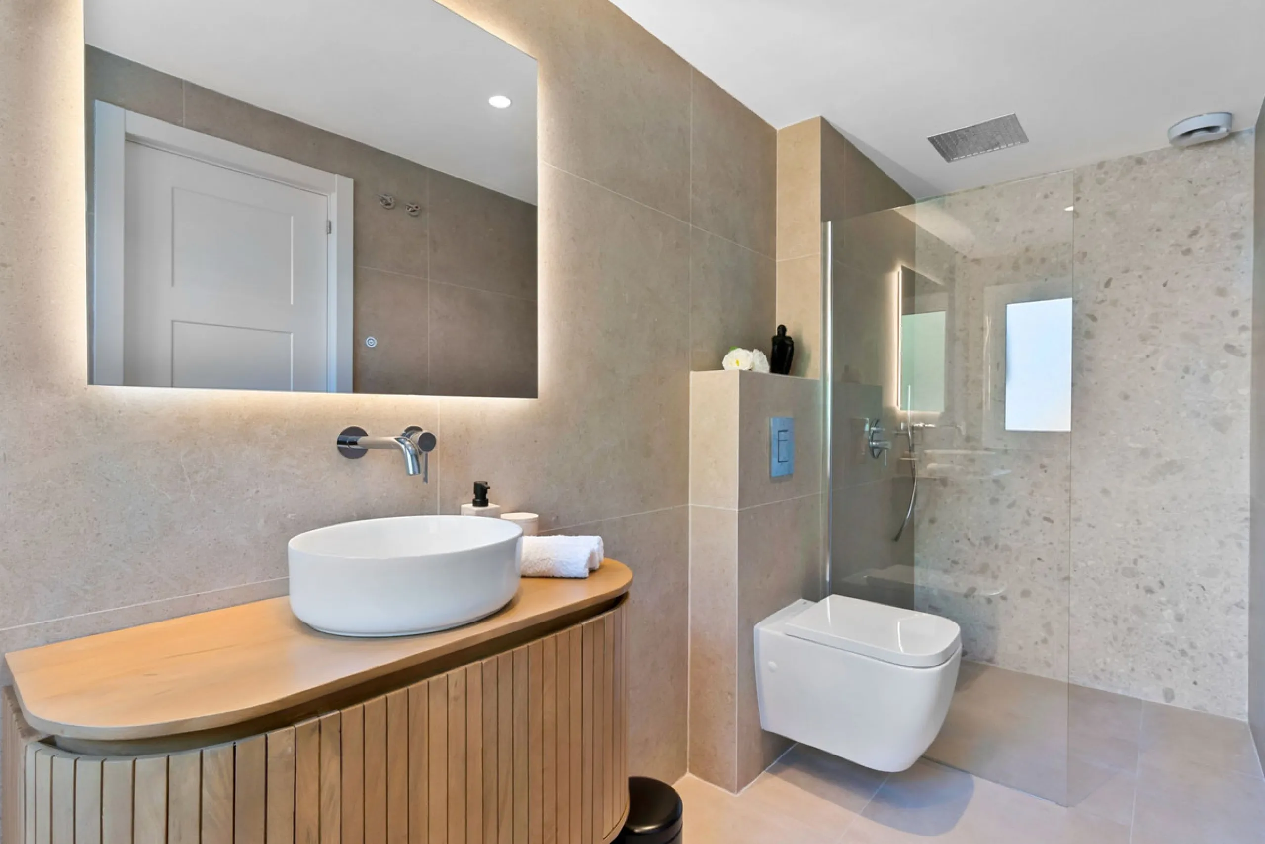Nestled in the peaceful and prestigious Nagüeles area, right next to the foothills of La Concha and its surrounding national park, you'll find Casa Montana – a newly built home where no detail has been overlooked.