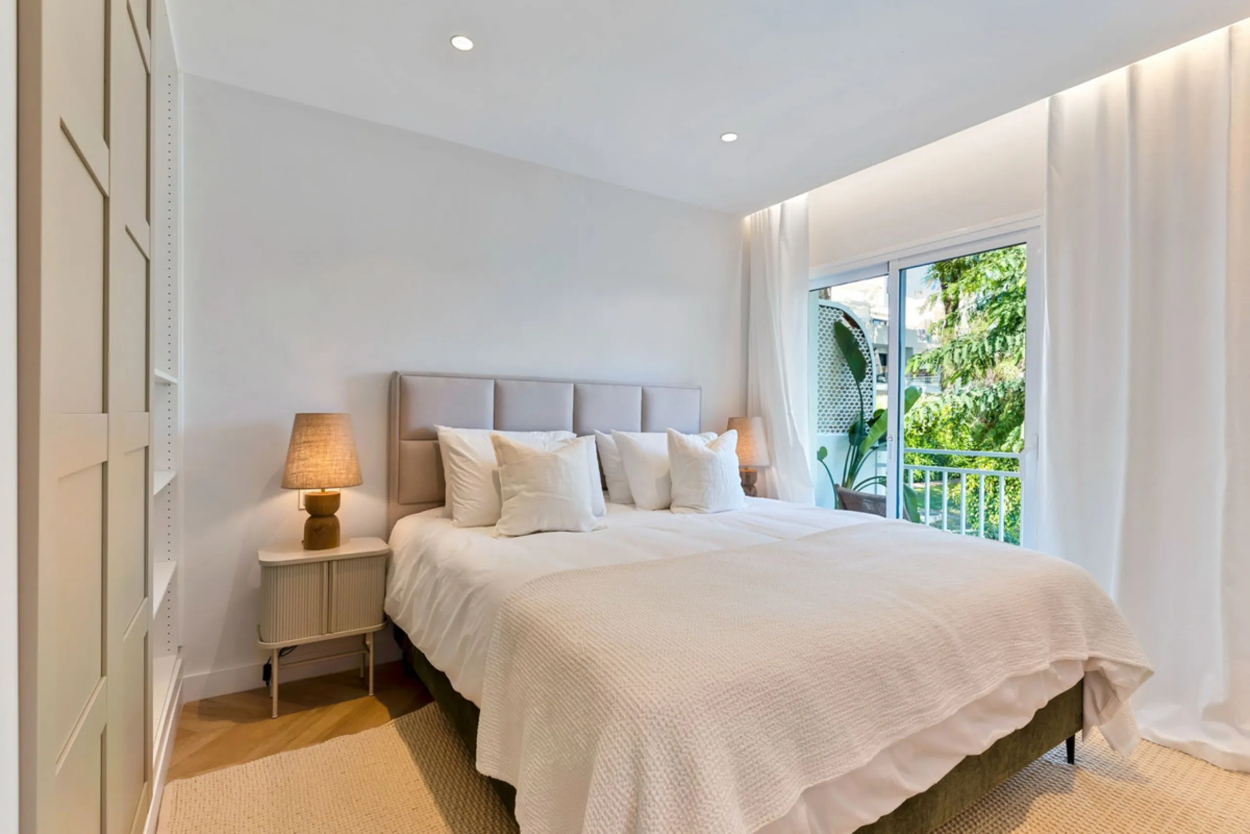 Nestled in the peaceful and prestigious Nagüeles area, right next to the foothills of La Concha and its surrounding national park, you'll find Casa Montana – a newly built home where no detail has been overlooked.