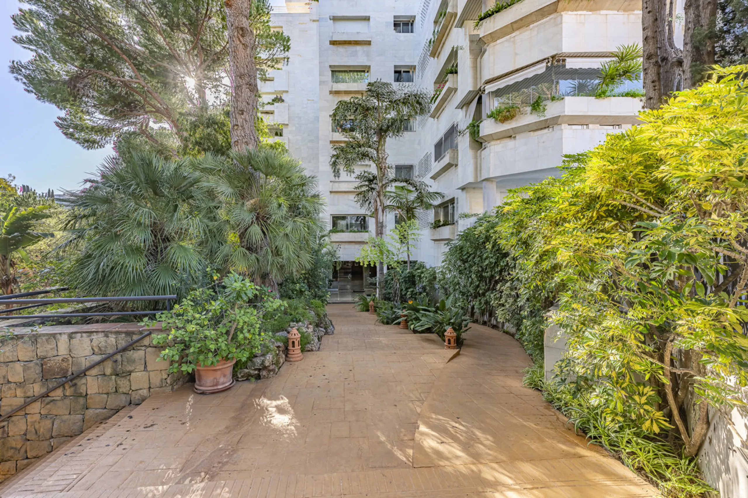 Apartment - Middle Floor Apartment в продаже в Marbella, Málaga. В доме 2 спален и 3 ванных комнат. Площадь дома 151 м²
