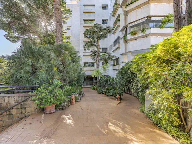 Apartment - Middle Floor Apartment в продаже в Marbella, Málaga. В доме 2 спален и 3 ванных комнат. Площадь дома 151 м²