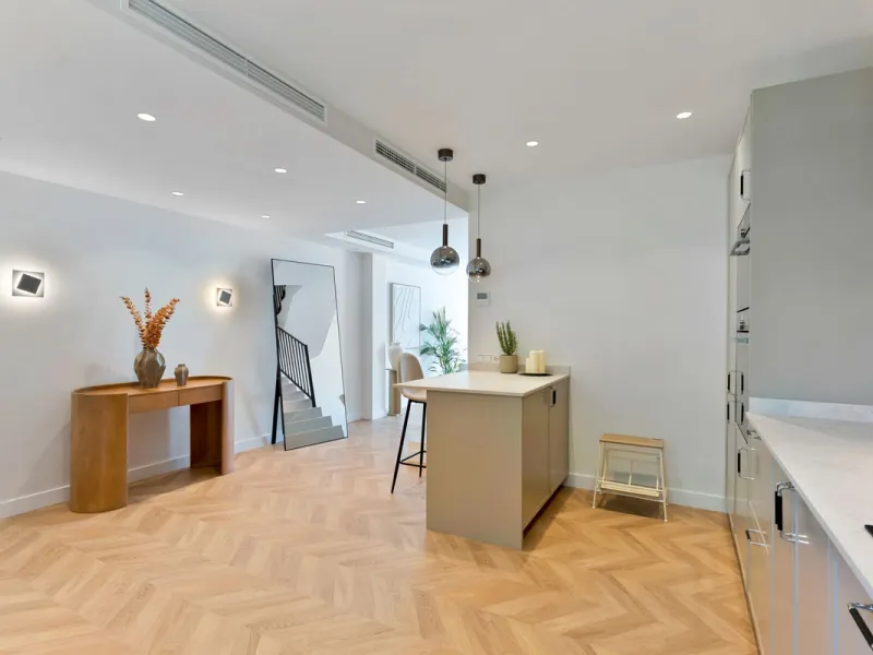 Nestled in the peaceful and prestigious Nagüeles area, right next to the foothills of La Concha and its surrounding national park, you'll find Casa Montana – a newly built home where no detail has been overlooked.