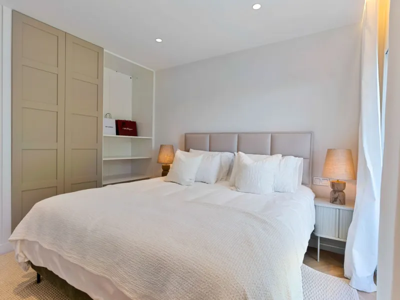 Nestled in the peaceful and prestigious Nagüeles area, right next to the foothills of La Concha and its surrounding national park, you'll find Casa Montana – a newly built home where no detail has been overlooked.