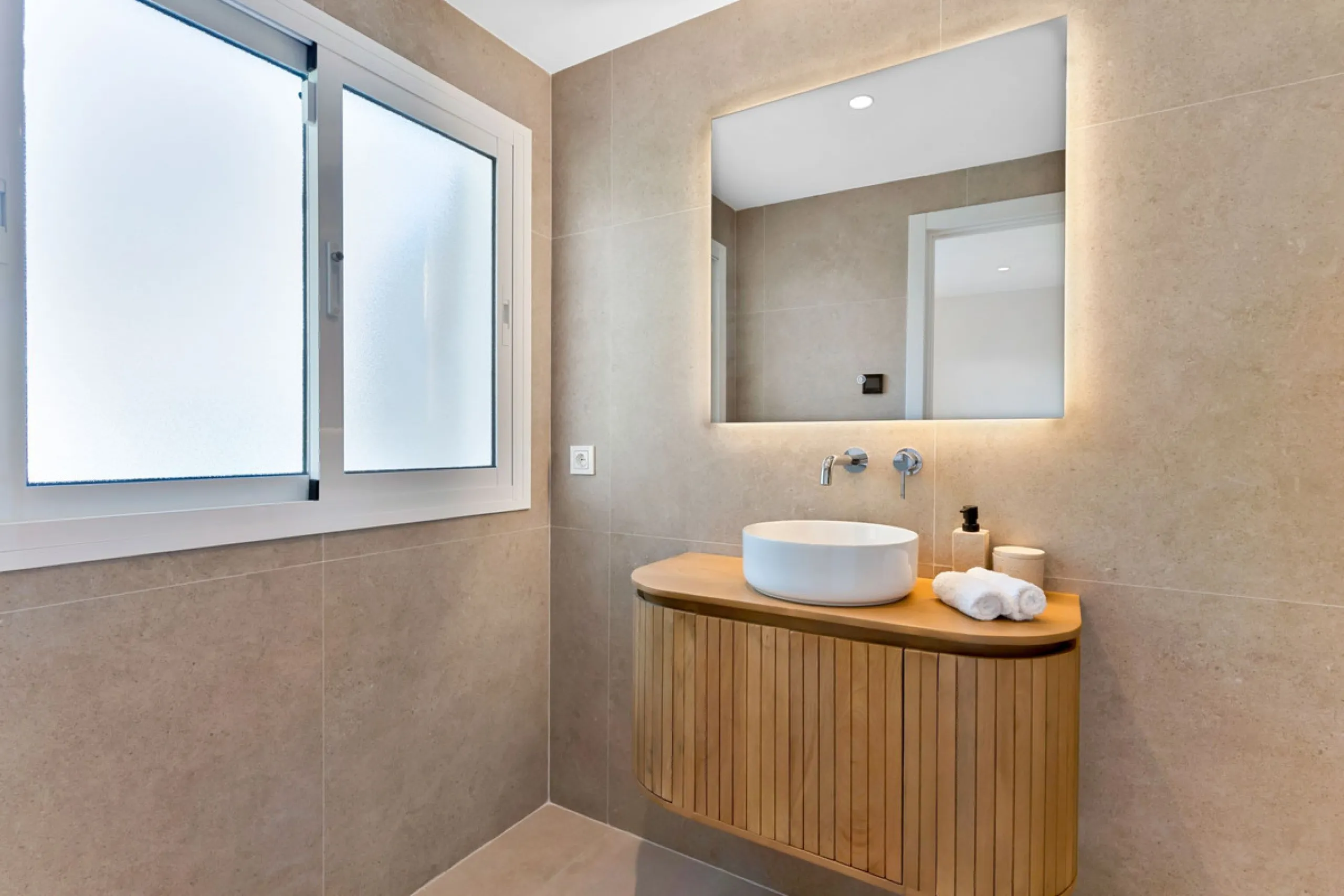 Nestled in the peaceful and prestigious Nagüeles area, right next to the foothills of La Concha and its surrounding national park, you'll find Casa Montana – a newly built home where no detail has been overlooked.