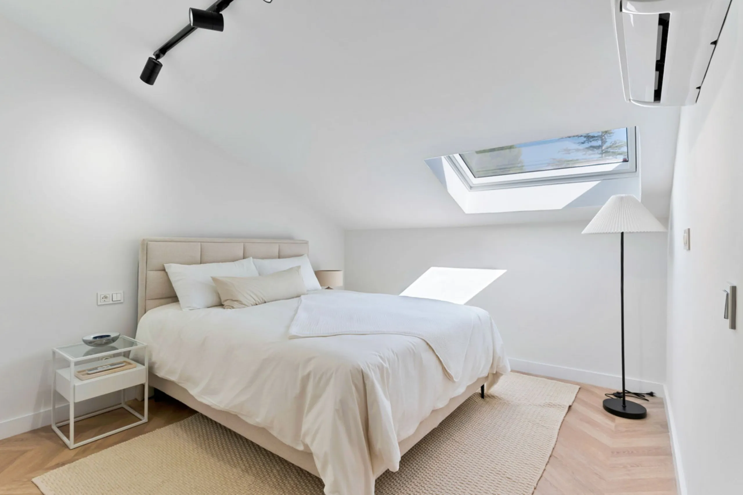 Nestled in the peaceful and prestigious Nagüeles area, right next to the foothills of La Concha and its surrounding national park, you'll find Casa Montana – a newly built home where no detail has been overlooked.