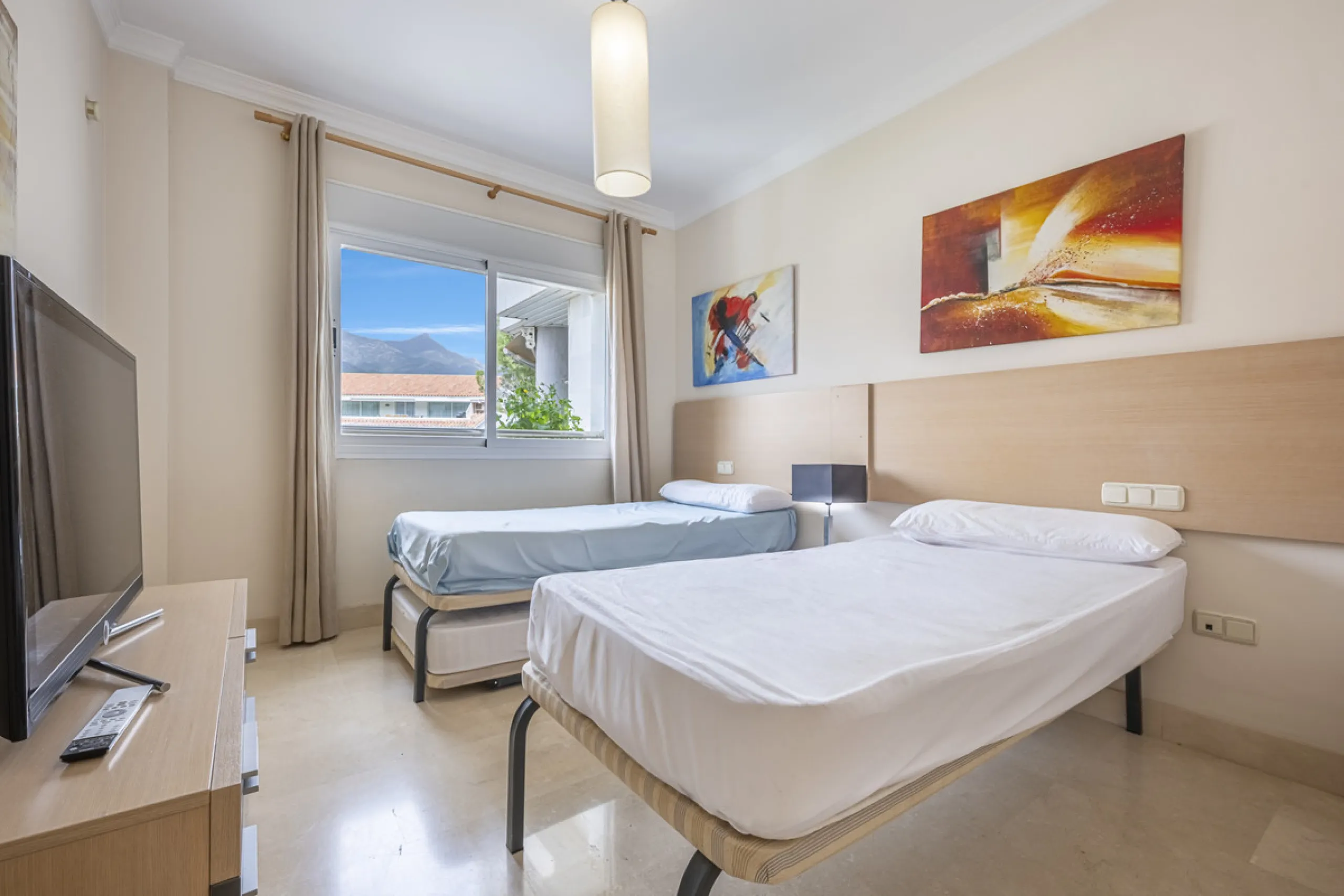 Apartment - Middle Floor Apartment в продаже в Marbella, Málaga. В доме 2 спален и 3 ванных комнат. Площадь дома 151 м²