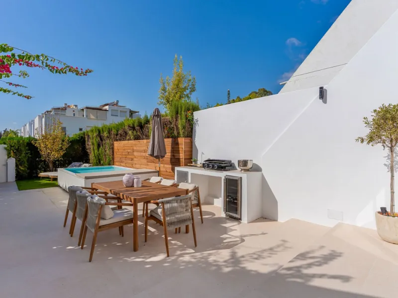 Nestled in the peaceful and prestigious Nagüeles area, right next to the foothills of La Concha and its surrounding national park, you'll find Casa Montana – a newly built home where no detail has been overlooked.