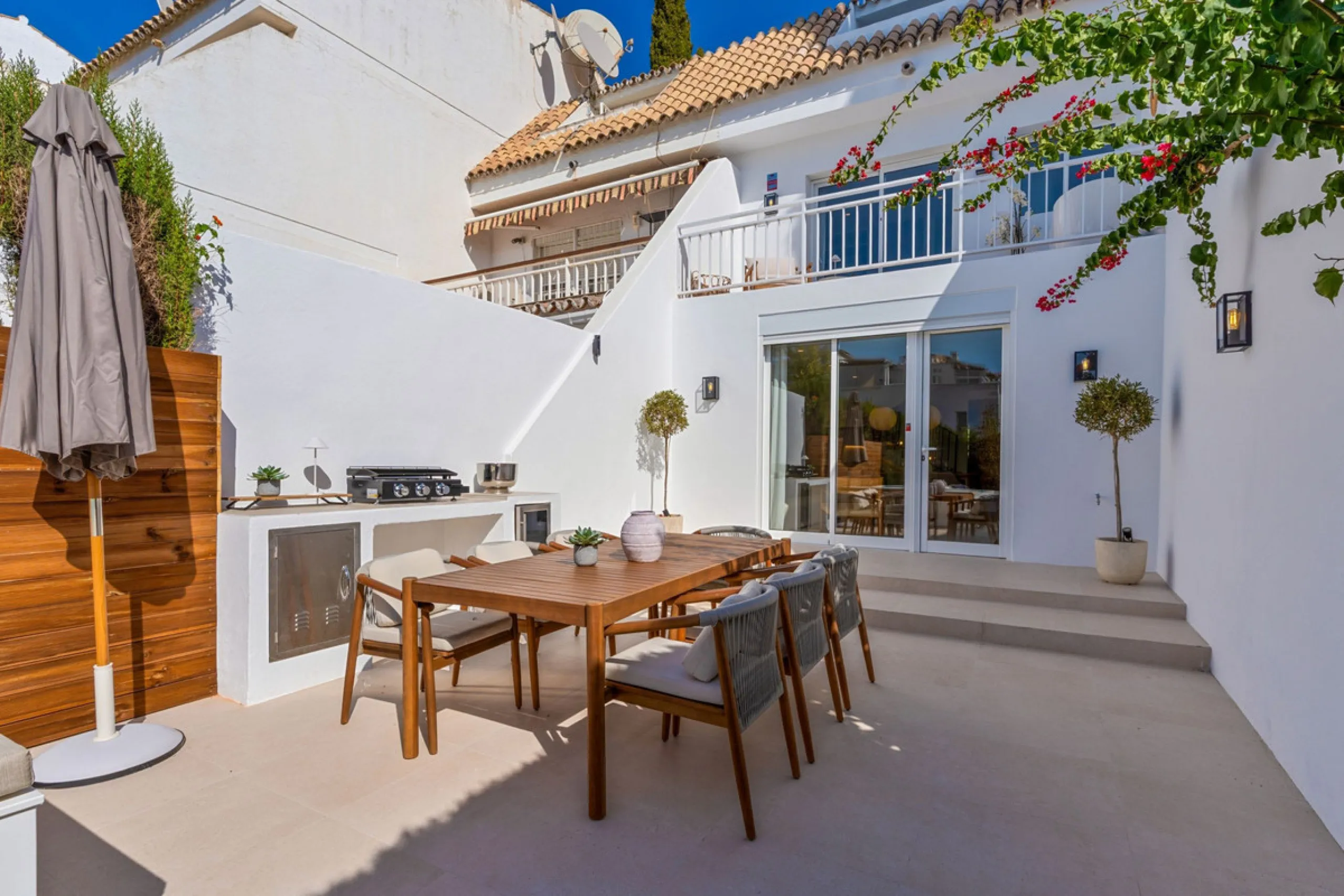 Nestled in the peaceful and prestigious Nagüeles area, right next to the foothills of La Concha and its surrounding national park, you'll find Casa Montana – a newly built home where no detail has been overlooked.