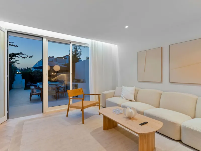 Nestled in the peaceful and prestigious Nagüeles area, right next to the foothills of La Concha and its surrounding national park, you'll find Casa Montana – a newly built home where no detail has been overlooked.