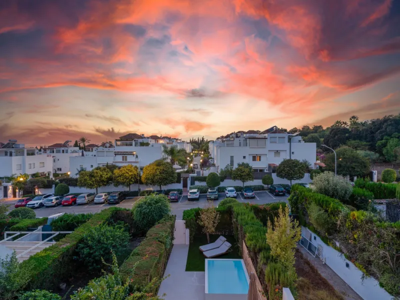 Nestled in the peaceful and prestigious Nagüeles area, right next to the foothills of La Concha and its surrounding national park, you'll find Casa Montana – a newly built home where no detail has been overlooked.
