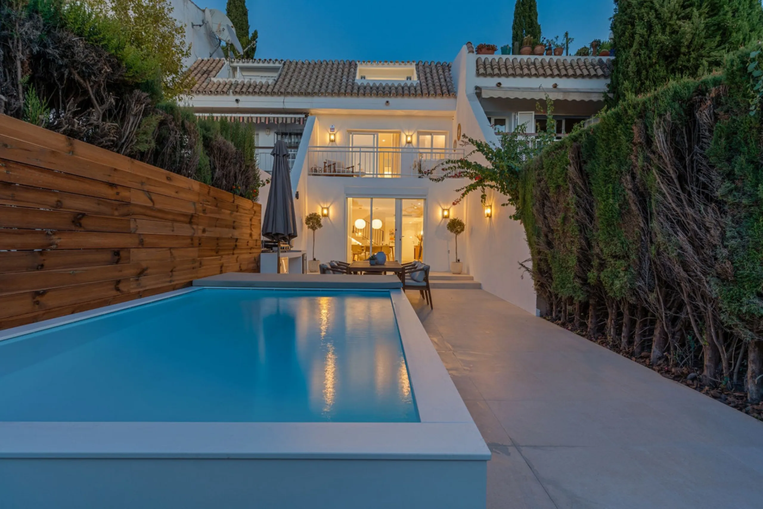 Nestled in the peaceful and prestigious Nagüeles area, right next to the foothills of La Concha and its surrounding national park, you'll find Casa Montana – a newly built home where no detail has been overlooked.