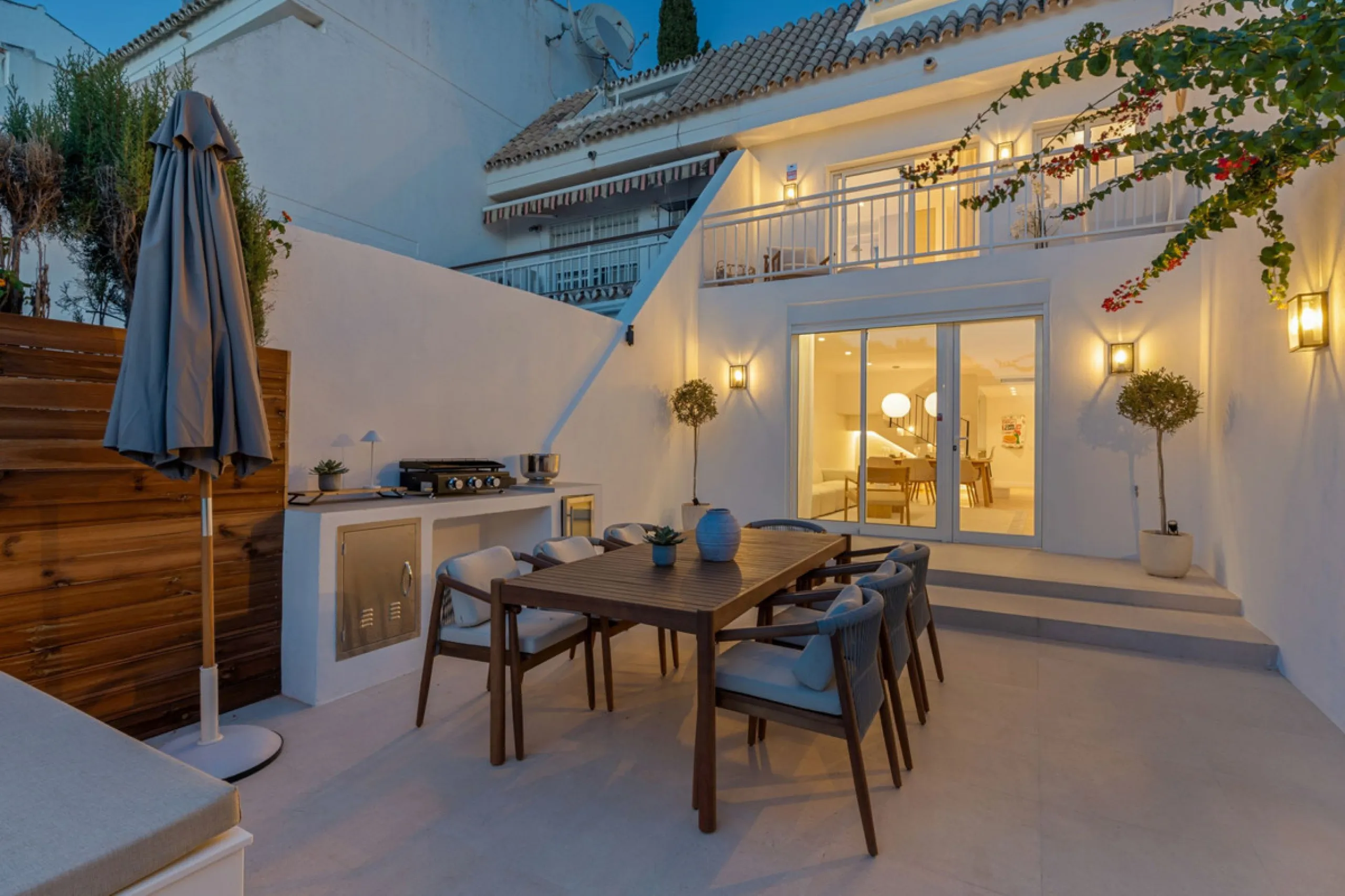 Nestled in the peaceful and prestigious Nagüeles area, right next to the foothills of La Concha and its surrounding national park, you'll find Casa Montana – a newly built home where no detail has been overlooked.