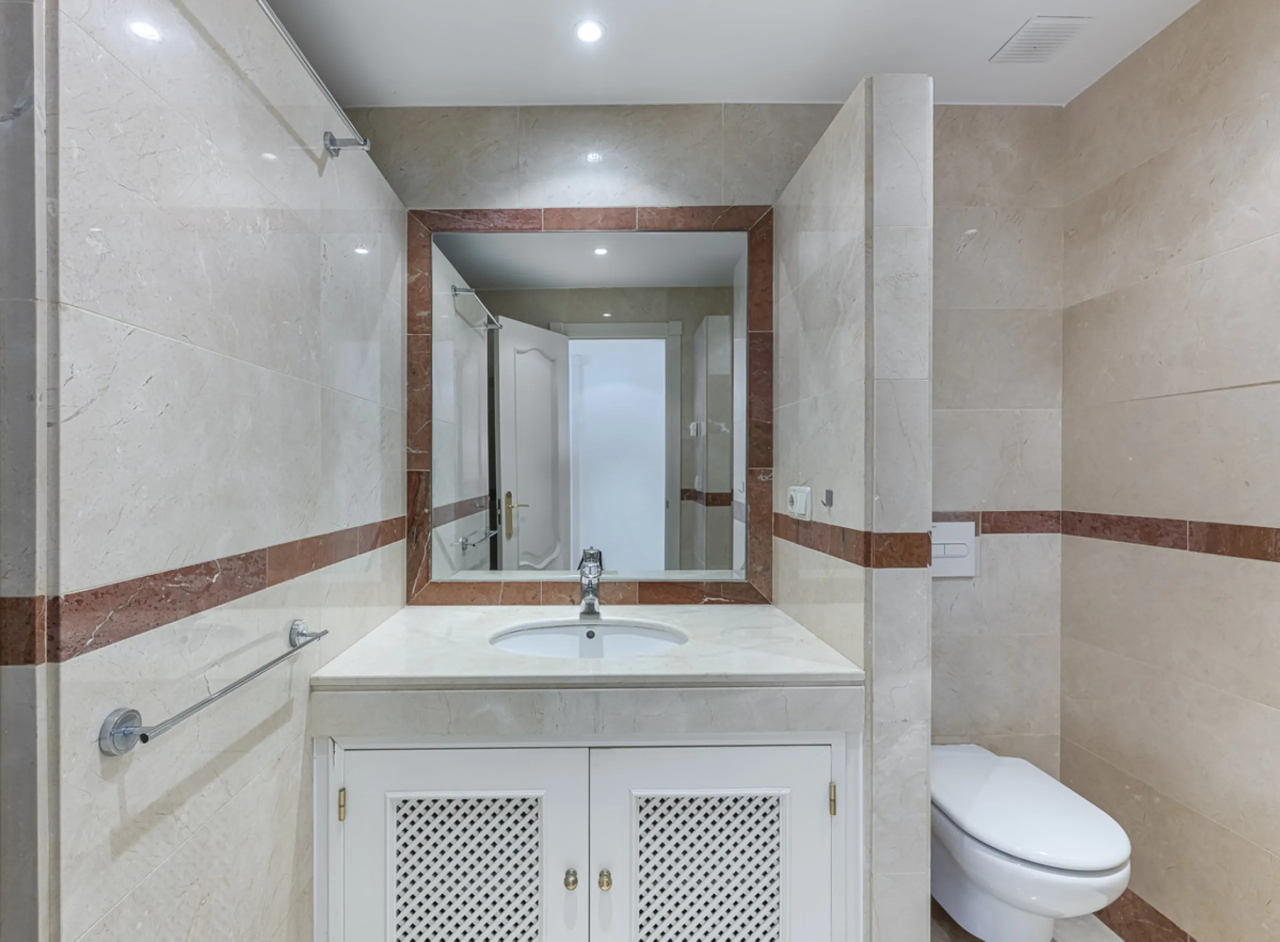 Apartment - Middle Floor Apartment в продаже в Marbella, Málaga. В доме 2 спален и 3 ванных комнат. Площадь дома 151 м²