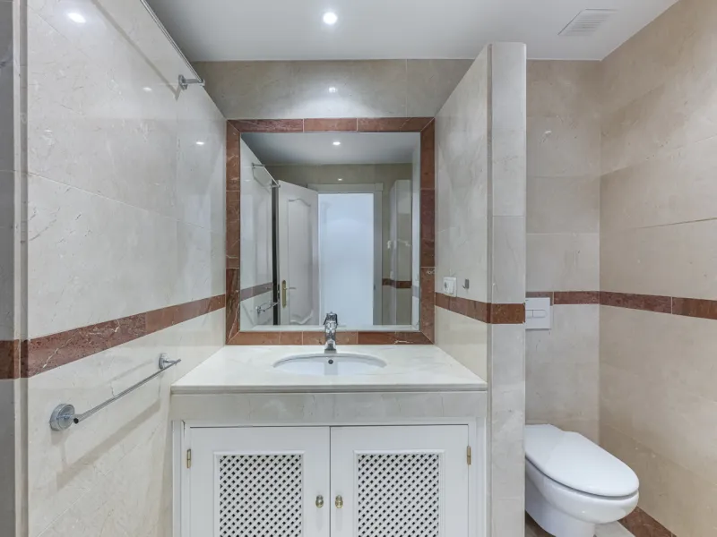 Apartment - Middle Floor Apartment в продаже в Marbella, Málaga. В доме 2 спален и 3 ванных комнат. Площадь дома 151 м²