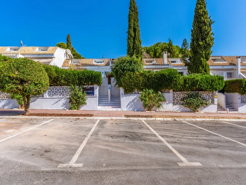 Nestled in the peaceful and prestigious Nagüeles area, right next to the foothills of La Concha and its surrounding national park, you'll find Casa Montana – a newly built home where no detail has been overlooked.
