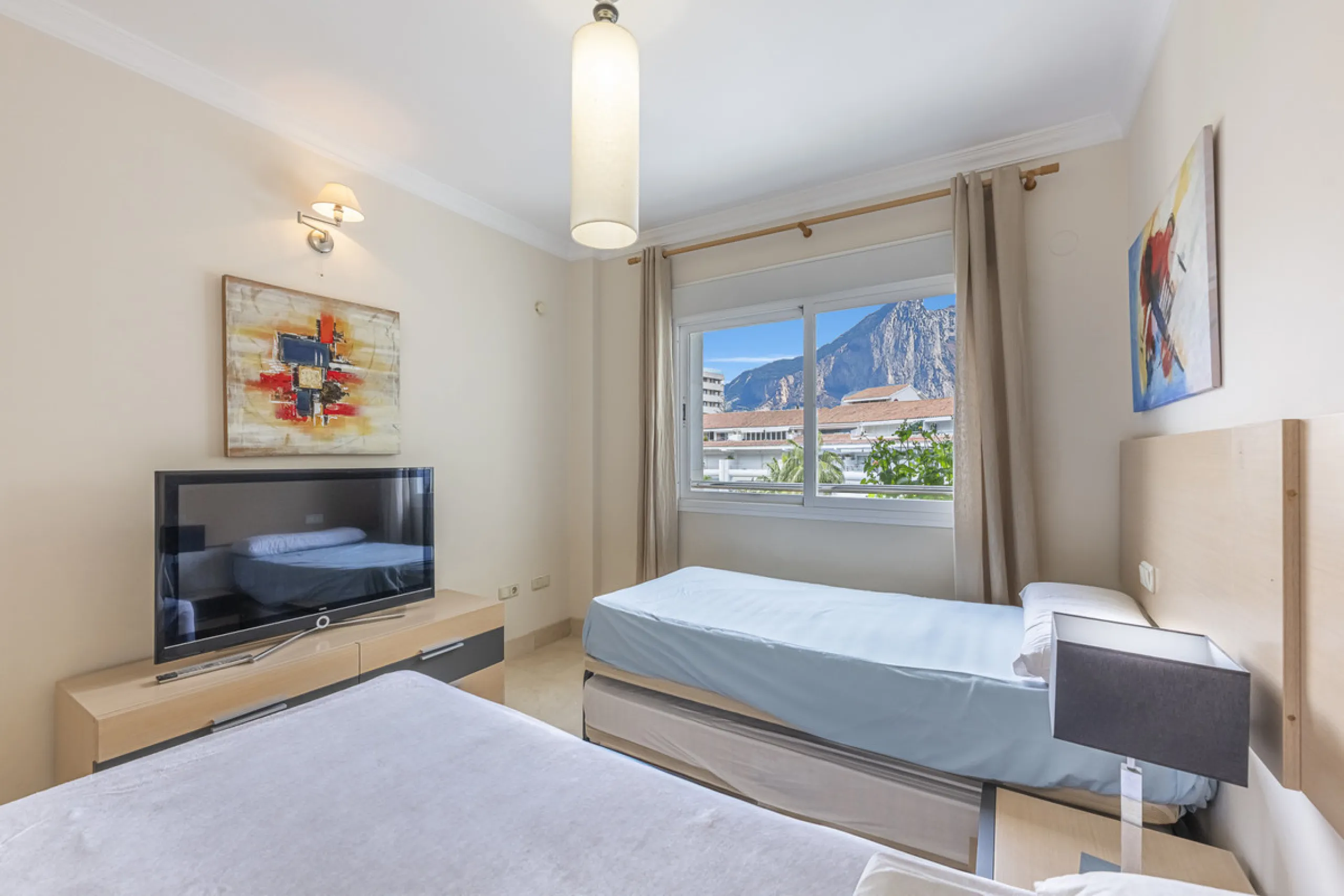 Apartment - Middle Floor Apartment в продаже в Marbella, Málaga. В доме 2 спален и 3 ванных комнат. Площадь дома 151 м²