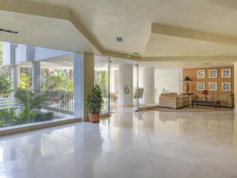 Apartment - Middle Floor Apartment в продаже в Marbella, Málaga. В доме 2 спален и 3 ванных комнат. Площадь дома 151 м²