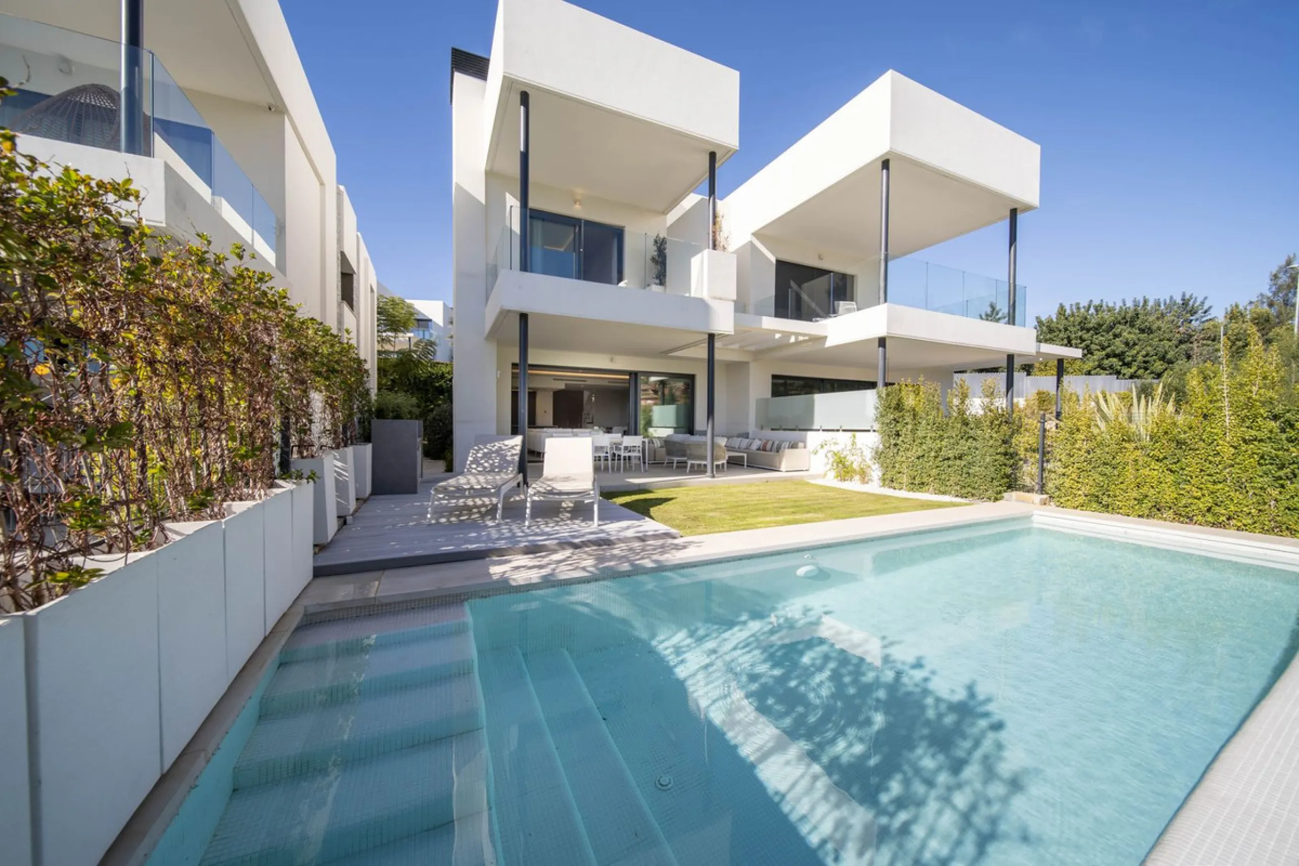LUXURY ON A WHOLE NEW LEVEL — BETWEEN GOLF AND THE SEA