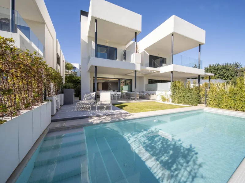 LUXURY ON A WHOLE NEW LEVEL — BETWEEN GOLF AND THE SEA