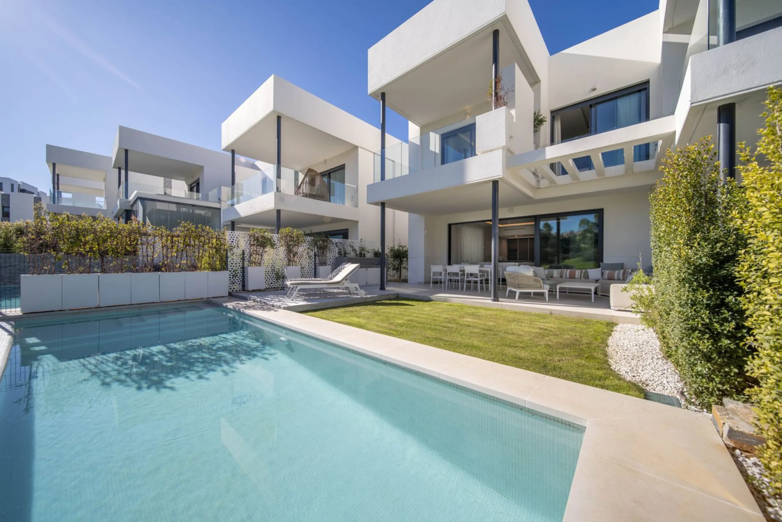 LUXURY ON A WHOLE NEW LEVEL — BETWEEN GOLF AND THE SEA