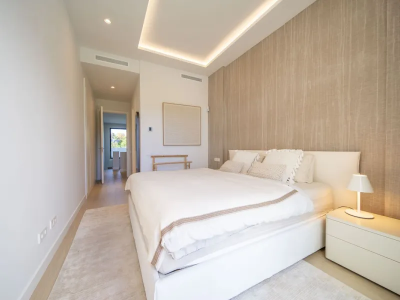 LUXURY ON A WHOLE NEW LEVEL — BETWEEN GOLF AND THE SEA