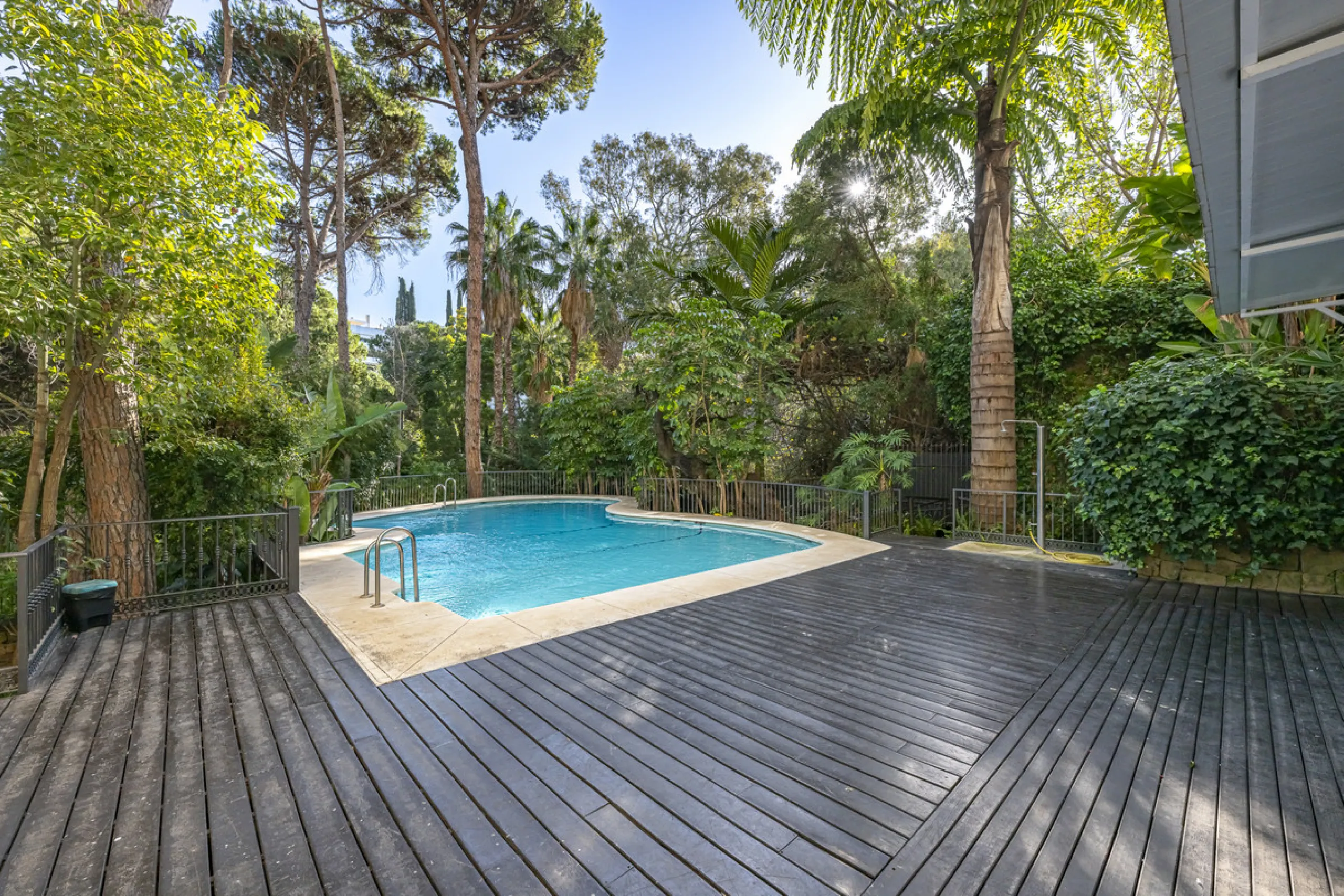 Apartment - Middle Floor Apartment в продаже в Marbella, Málaga. В доме 2 спален и 3 ванных комнат. Площадь дома 151 м²