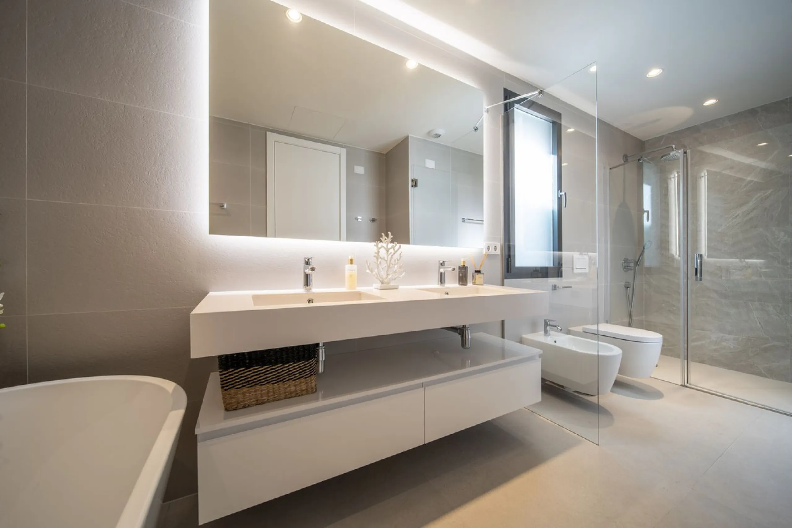 LUXURY ON A WHOLE NEW LEVEL — BETWEEN GOLF AND THE SEA