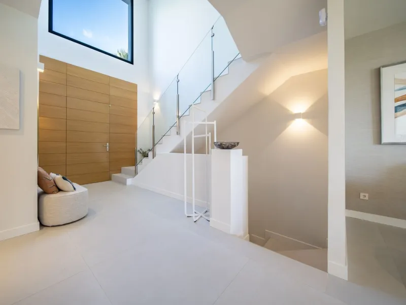 LUXURY ON A WHOLE NEW LEVEL — BETWEEN GOLF AND THE SEA