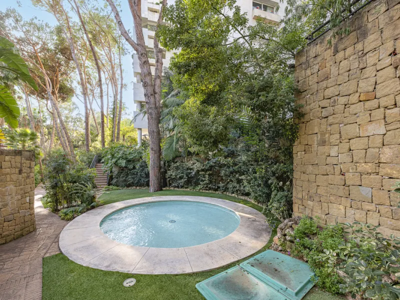 Apartment - Middle Floor Apartment в продаже в Marbella, Málaga. В доме 2 спален и 3 ванных комнат. Площадь дома 151 м²