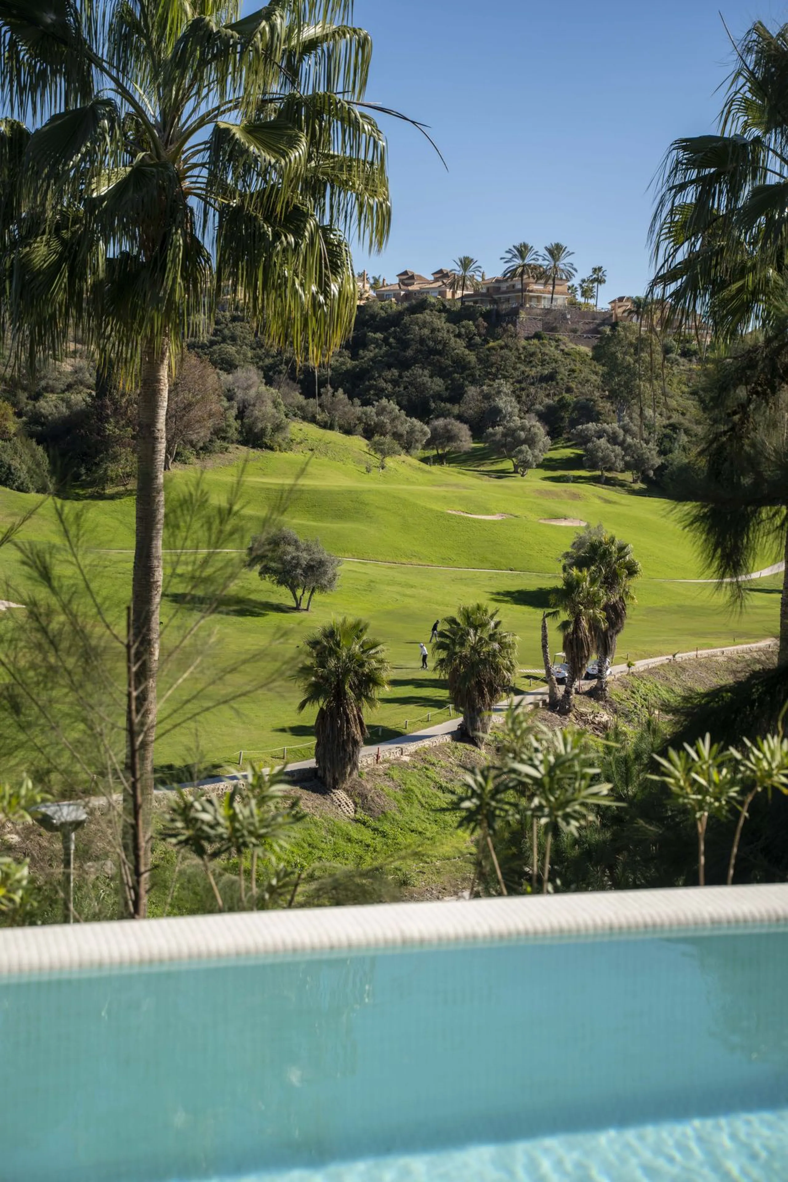 LUXURY ON A WHOLE NEW LEVEL — BETWEEN GOLF AND THE SEA