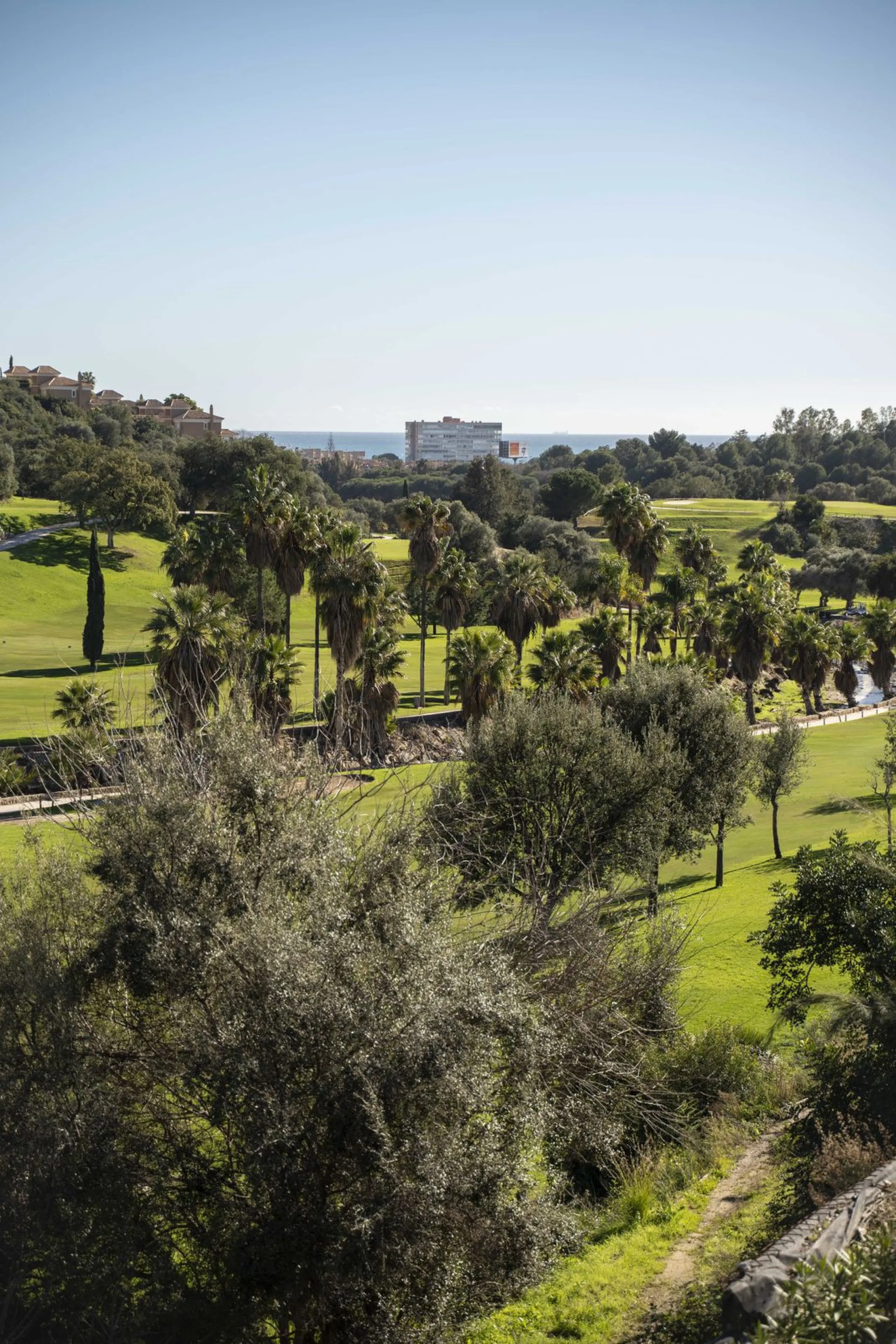 LUXURY ON A WHOLE NEW LEVEL — BETWEEN GOLF AND THE SEA