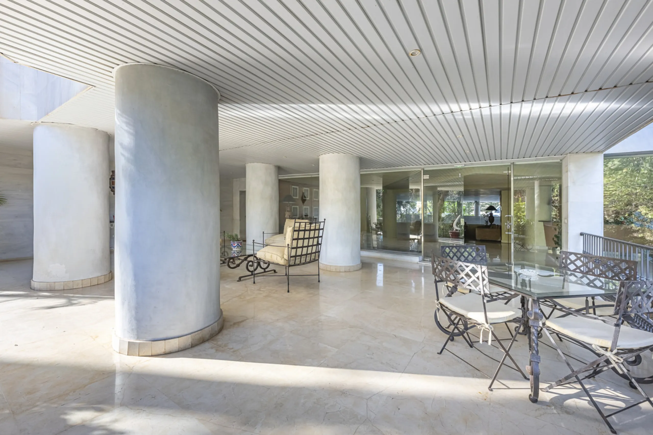Apartment - Middle Floor Apartment в продаже в Marbella, Málaga. В доме 2 спален и 3 ванных комнат. Площадь дома 151 м²