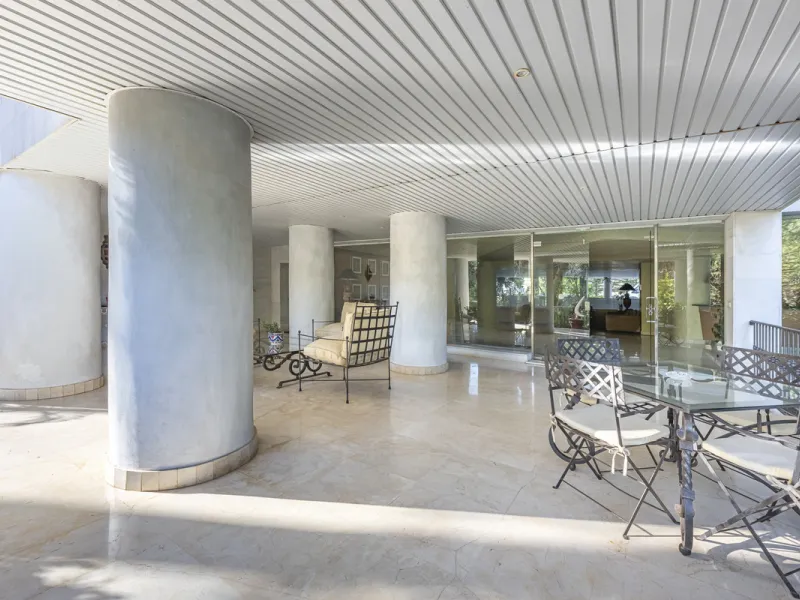 Apartment - Middle Floor Apartment в продаже в Marbella, Málaga. В доме 2 спален и 3 ванных комнат. Площадь дома 151 м²