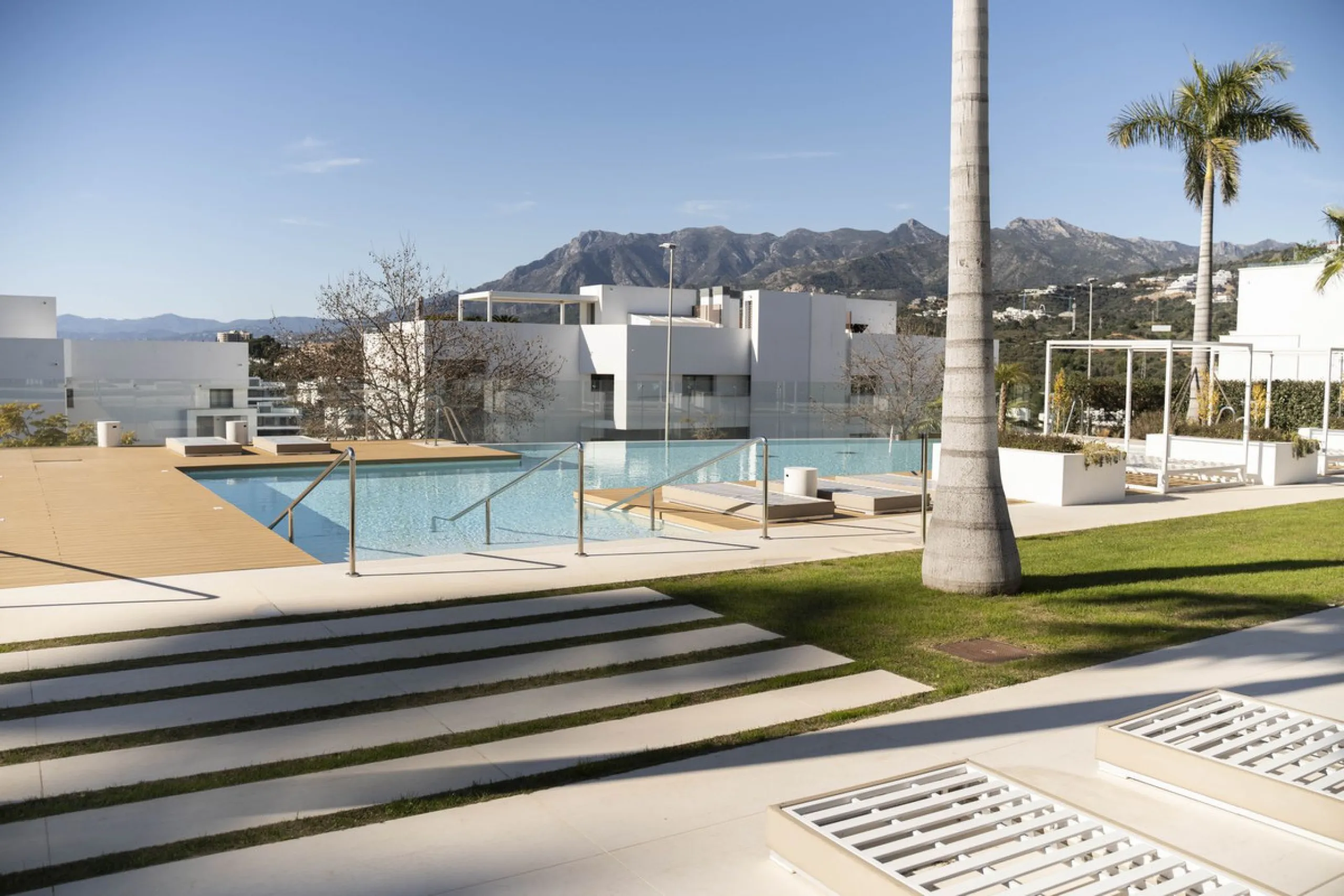 LUXURY ON A WHOLE NEW LEVEL — BETWEEN GOLF AND THE SEA