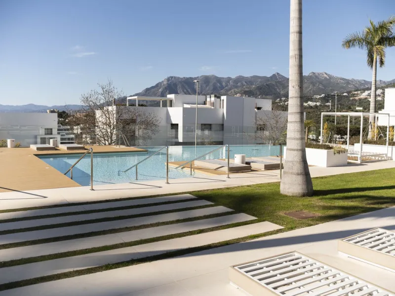 LUXURY ON A WHOLE NEW LEVEL — BETWEEN GOLF AND THE SEA