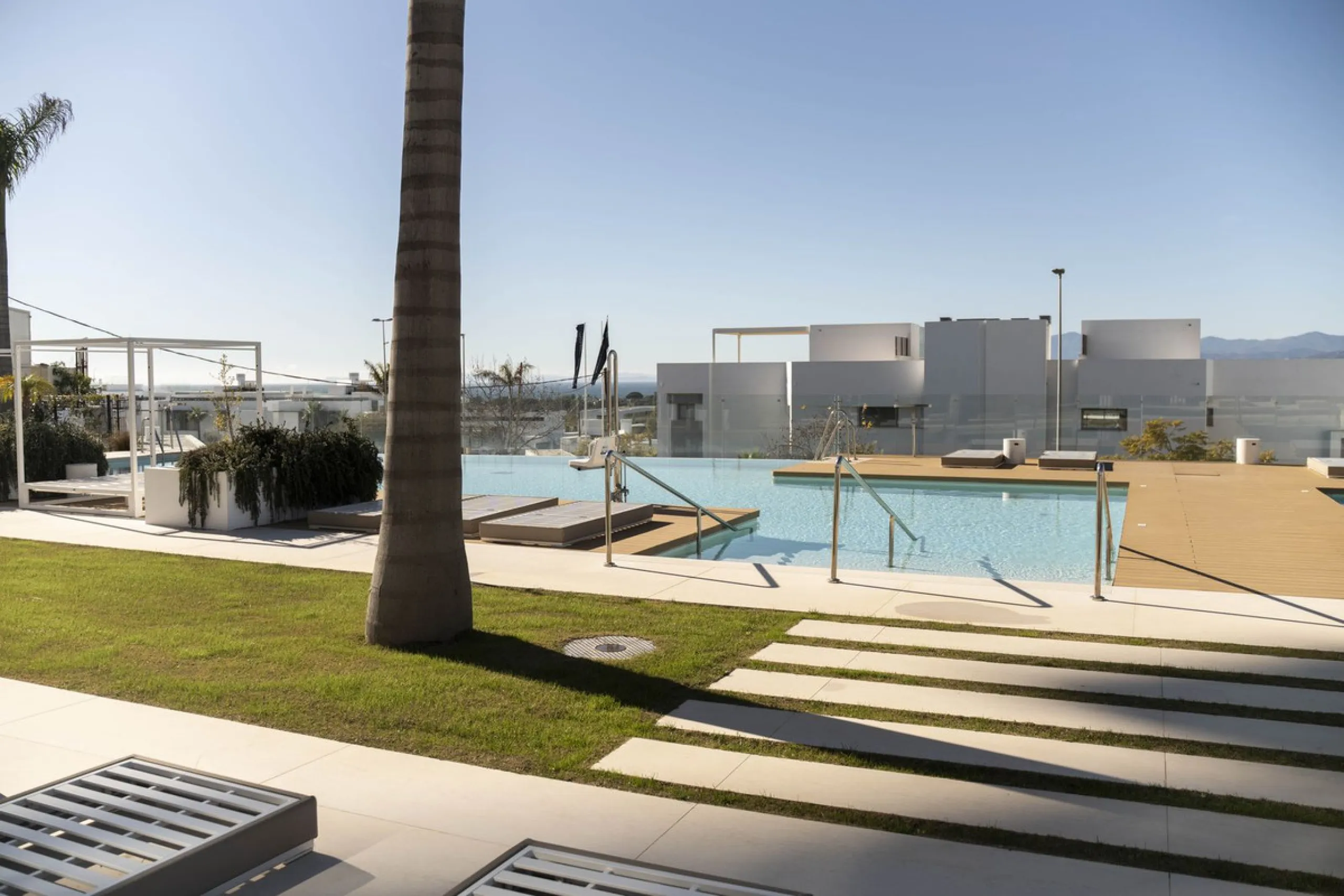 LUXURY ON A WHOLE NEW LEVEL — BETWEEN GOLF AND THE SEA