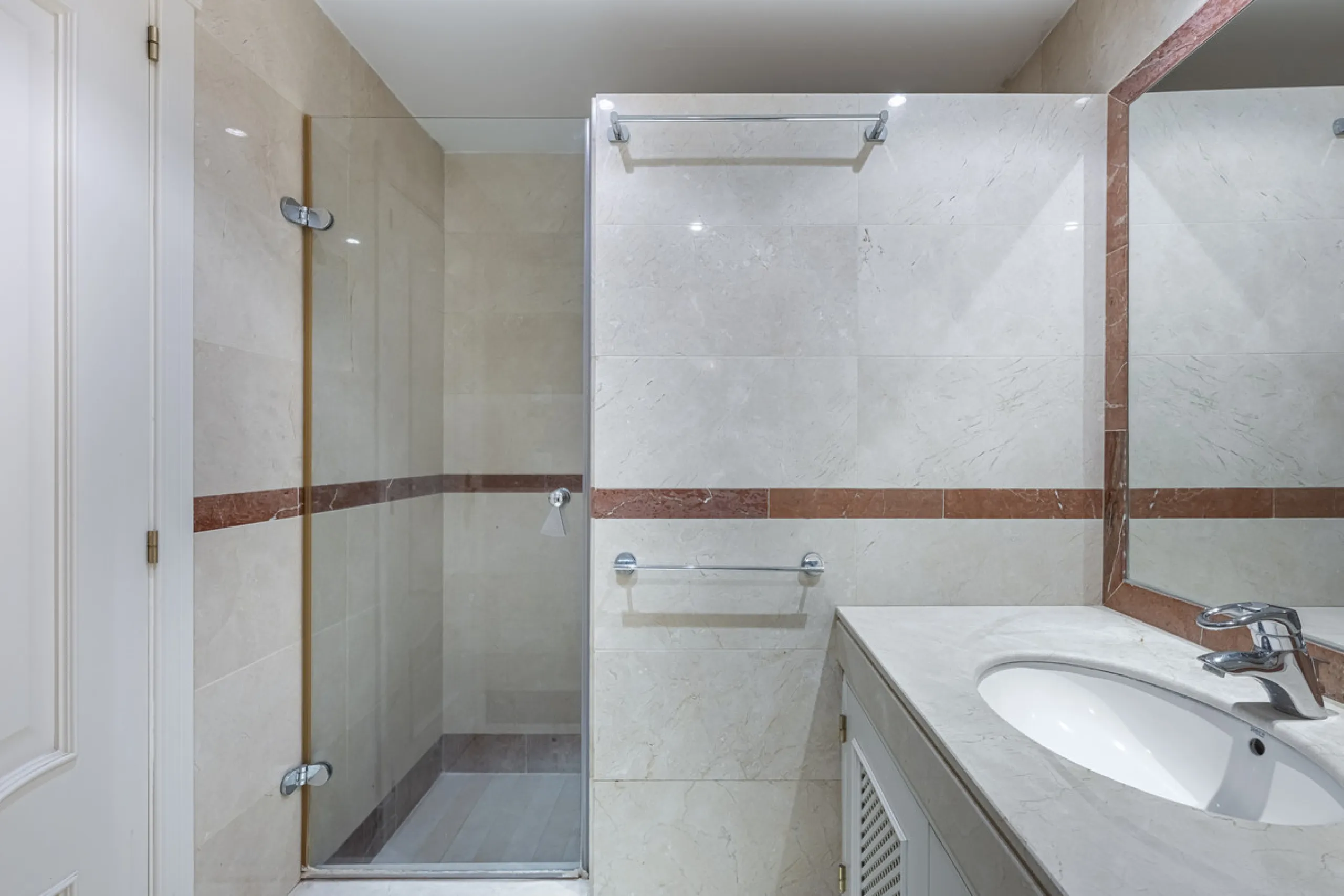 Apartment - Middle Floor Apartment в продаже в Marbella, Málaga. В доме 2 спален и 3 ванных комнат. Площадь дома 151 м²