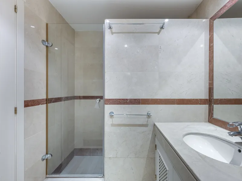 Apartment - Middle Floor Apartment в продаже в Marbella, Málaga. В доме 2 спален и 3 ванных комнат. Площадь дома 151 м²