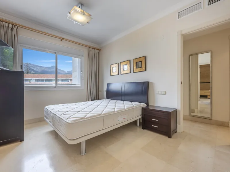 Apartment - Middle Floor Apartment в продаже в Marbella, Málaga. В доме 2 спален и 3 ванных комнат. Площадь дома 151 м²