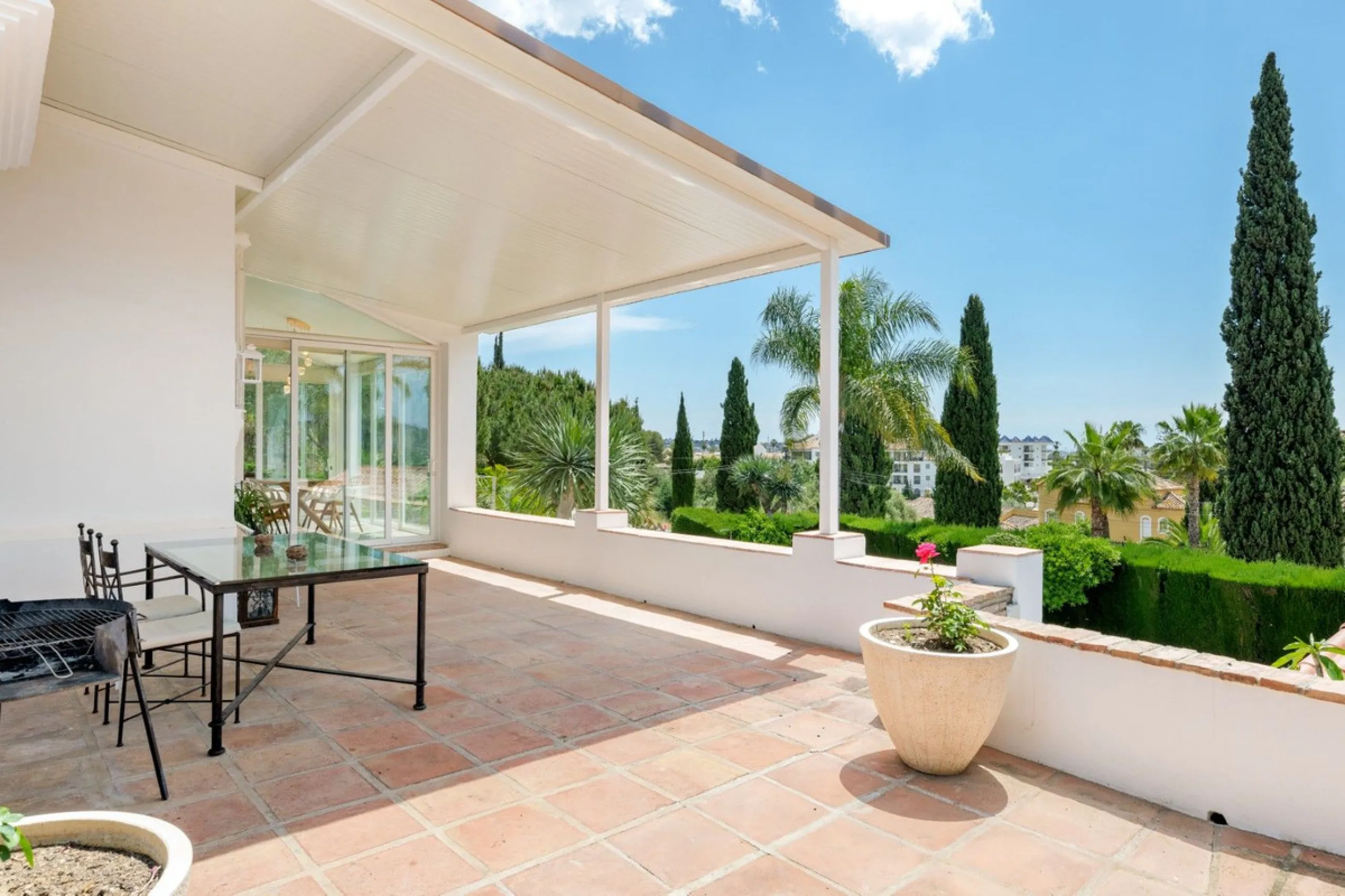 Choosing Mijas Golf is choosing a relaxed, family friendly lifestyle surrounded by nature, in one of the Costa del Sol's most established residential enclaves. Quiet streets, open views and a safe, peaceful atmosphere come together with excellent access t