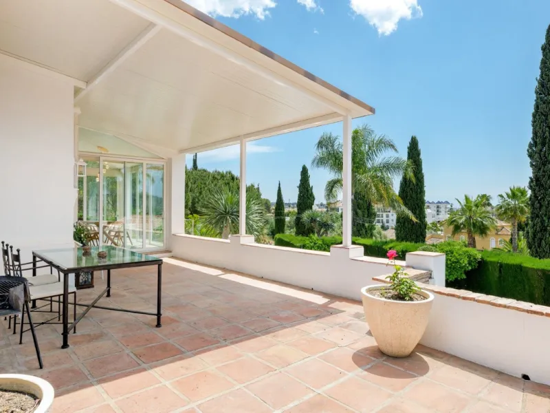 Choosing Mijas Golf is choosing a relaxed, family friendly lifestyle surrounded by nature, in one of the Costa del Sol's most established residential enclaves. Quiet streets, open views and a safe, peaceful atmosphere come together with excellent access t