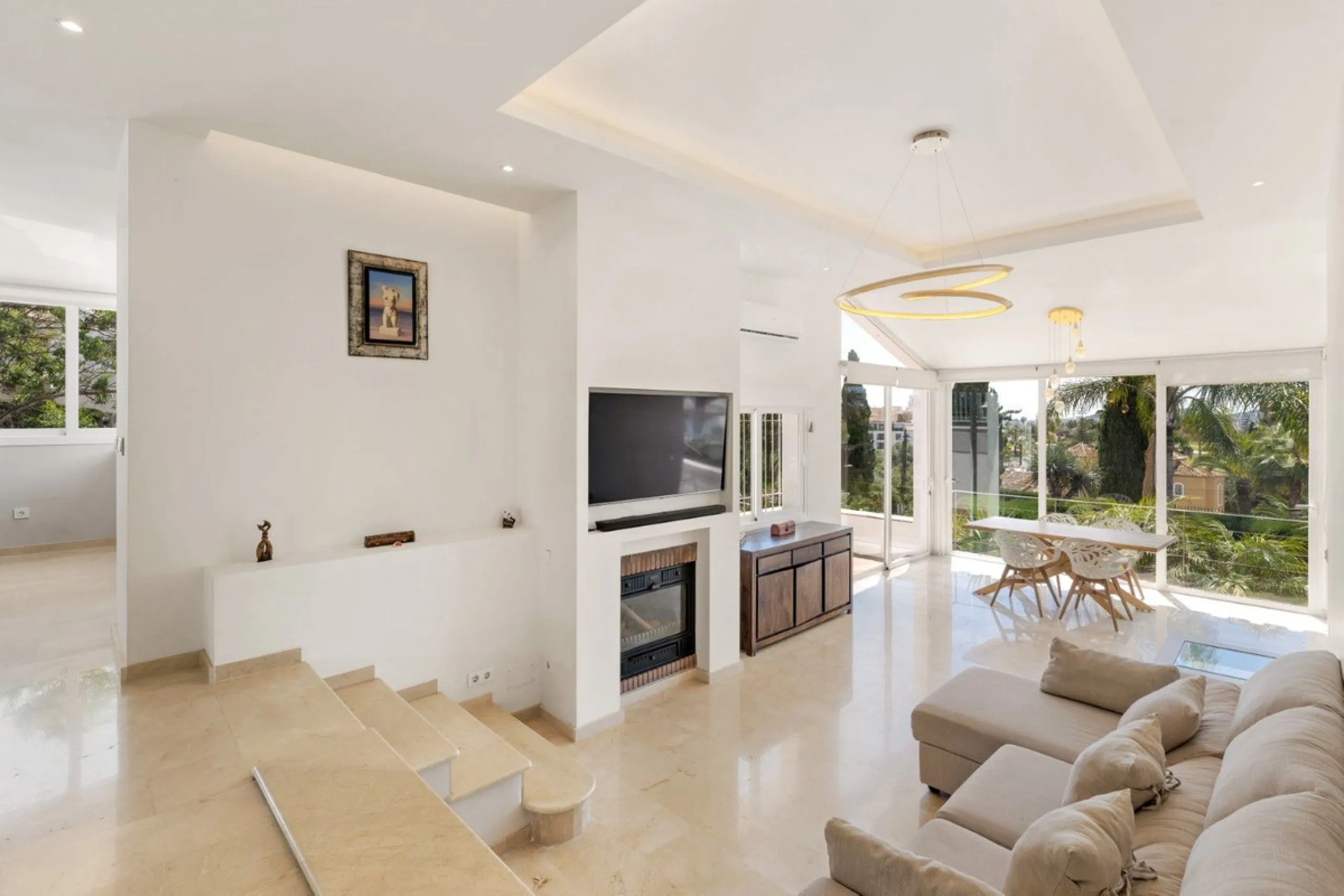Choosing Mijas Golf is choosing a relaxed, family friendly lifestyle surrounded by nature, in one of the Costa del Sol's most established residential enclaves. Quiet streets, open views and a safe, peaceful atmosphere come together with excellent access t
