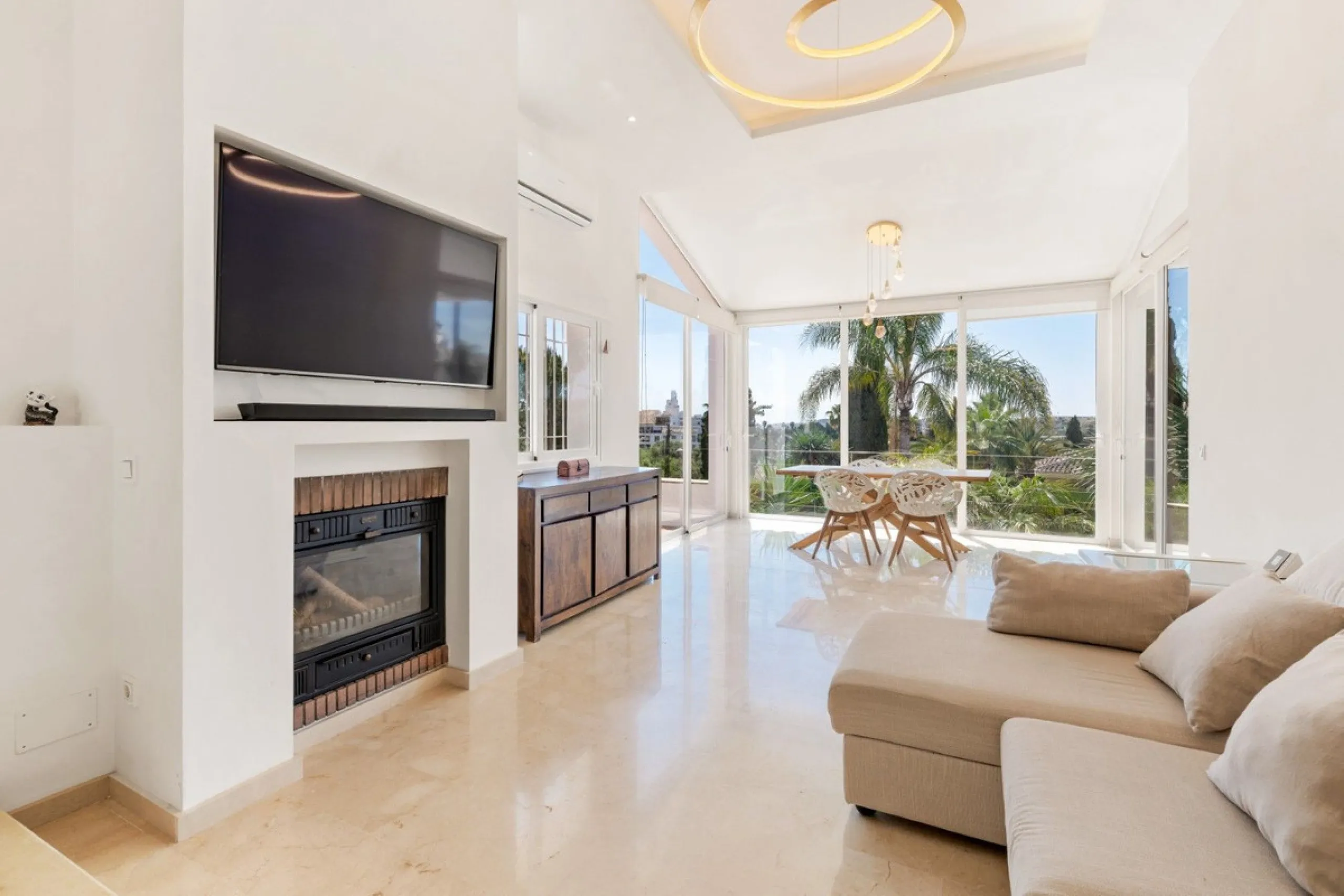 Choosing Mijas Golf is choosing a relaxed, family friendly lifestyle surrounded by nature, in one of the Costa del Sol's most established residential enclaves. Quiet streets, open views and a safe, peaceful atmosphere come together with excellent access t